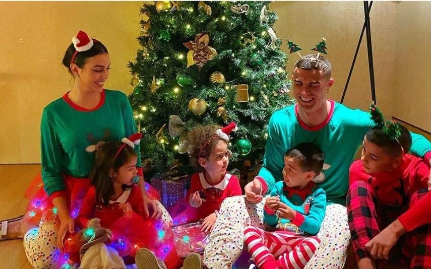 Cristiano Ronaldo Família por videochamada, amigos à mesa. Eis o Natal do CR7