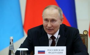 Ucrânia: Putin aprova concessão de passaportes a habitantes de regiões anexadas