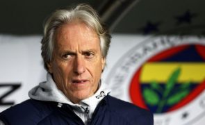 Fenerbahçe, de Jorge Jesus, goleia Hatayspor e sobe à liderança da Liga turca