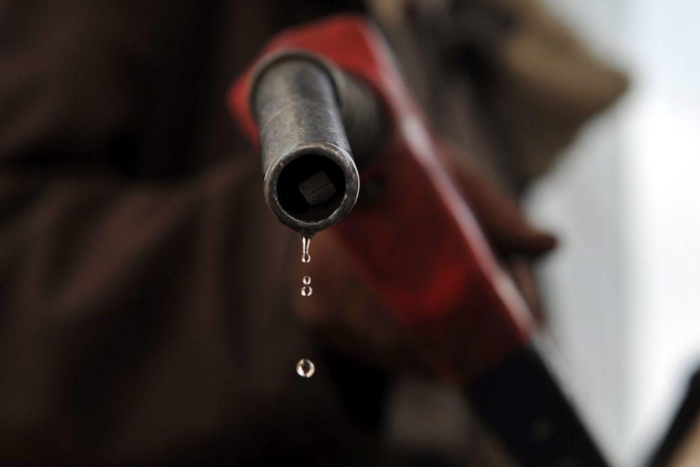 Preço da gasolina simples este mês abaixo dos valores do início do ano