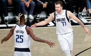 Doncic com 'triplo-duplo' inédito na reviravolta histórica dos Mavericks na NBA