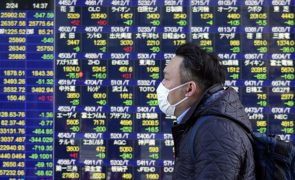 Bolsa de Tóquio abre a perder 1,04%