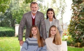 Família Real Espanhola Rei Felipe VI obrigado a estar longe da família no Ano Novo