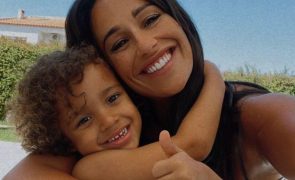 Rita Pereira Cumpre tradição solidária com o filho: 
