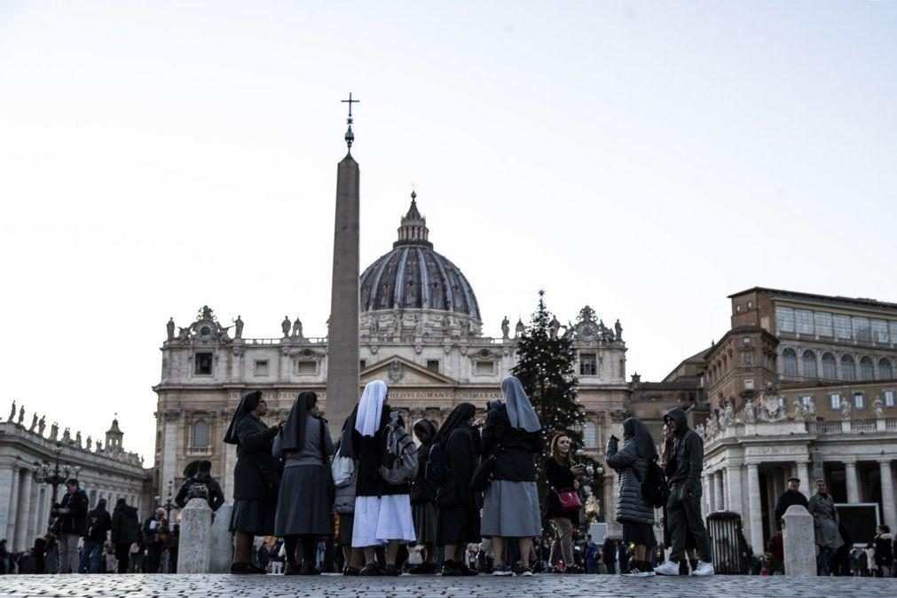 Bento XVI/Óbito: Ratzinger será enterrado numa cripta na Basílica de São Pedro