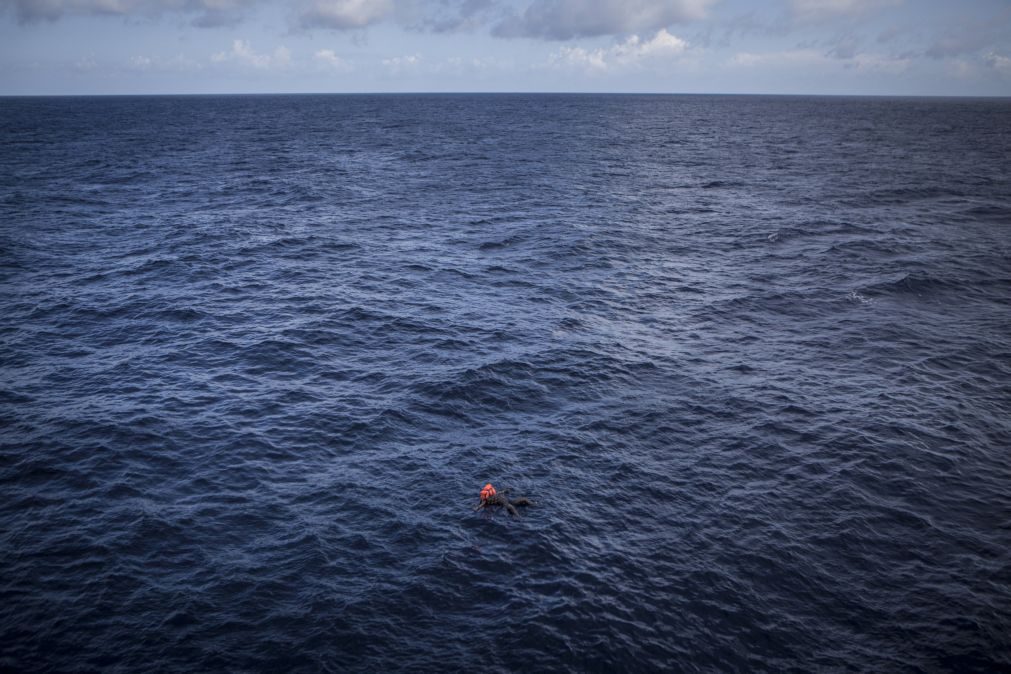 Marinha Portuguesa salva 63 migrantes ilegais ao largo de Lampedusa
