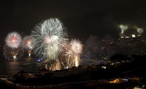 Previsão de chuva não se concretizou e fogo-de-artifício encantou milhares no Funchal