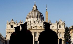 Esperadas 35 mil pessoas no velório e 60 mil no funeral de Bento XVI