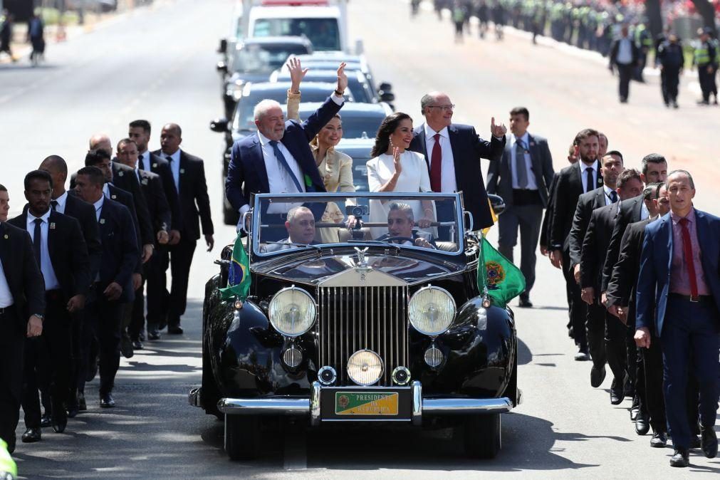 Lula da Silva empossado Presidente do Brasil