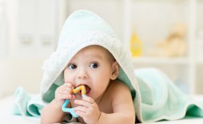 Bebés estão frequentemente a ingerir microplásticos, até no útero