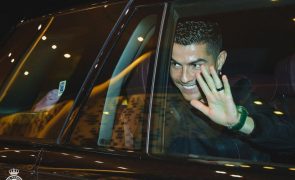 Milhares de adeptos saúdam Cristiano Ronaldo na apresentação no Al-Nassr