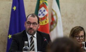 Ministro reafirma que contratação de docentes não vai passar para as autarquias