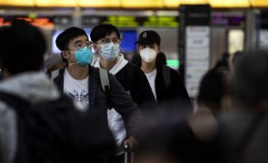 Comissão Europeia recomenda máscaras em voos da China e avalia teste obrigatório à covid-19