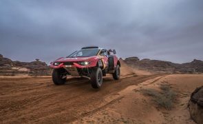 CORREÇÃO DO TÍTULO: Cornejo vence nas motas e Loeb nos automóveis na quarta etapa do rali Dakar