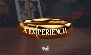 A Ex-periência Primeira desistência! Casal vira as costas ao ex-amor e diz 'adeus'