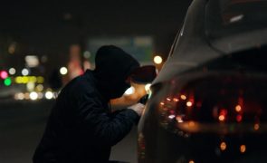 Este erro preguiçoso dos condutores convida ladrões a assaltarem automóveis