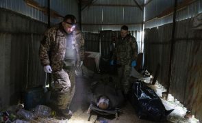 Forças ucranianas anunciam destruição de dois armazéns de armas em Bakhmut