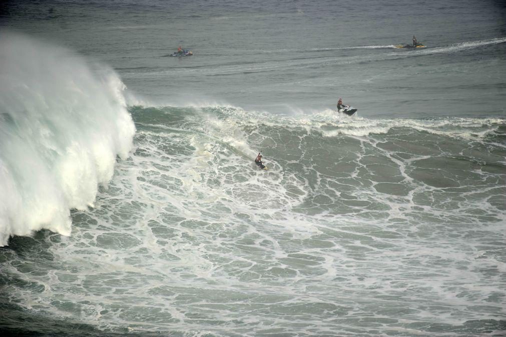 Márcio Freire, surfista de ondas gigantes, morre na Nazaré