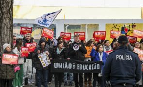 Professores em luta lamentam que ministro não antecipe reunião negocial