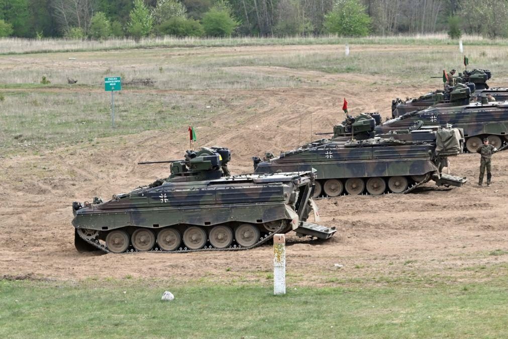 Alemanha anuncia envio de 40 veículos blindados para Kiev