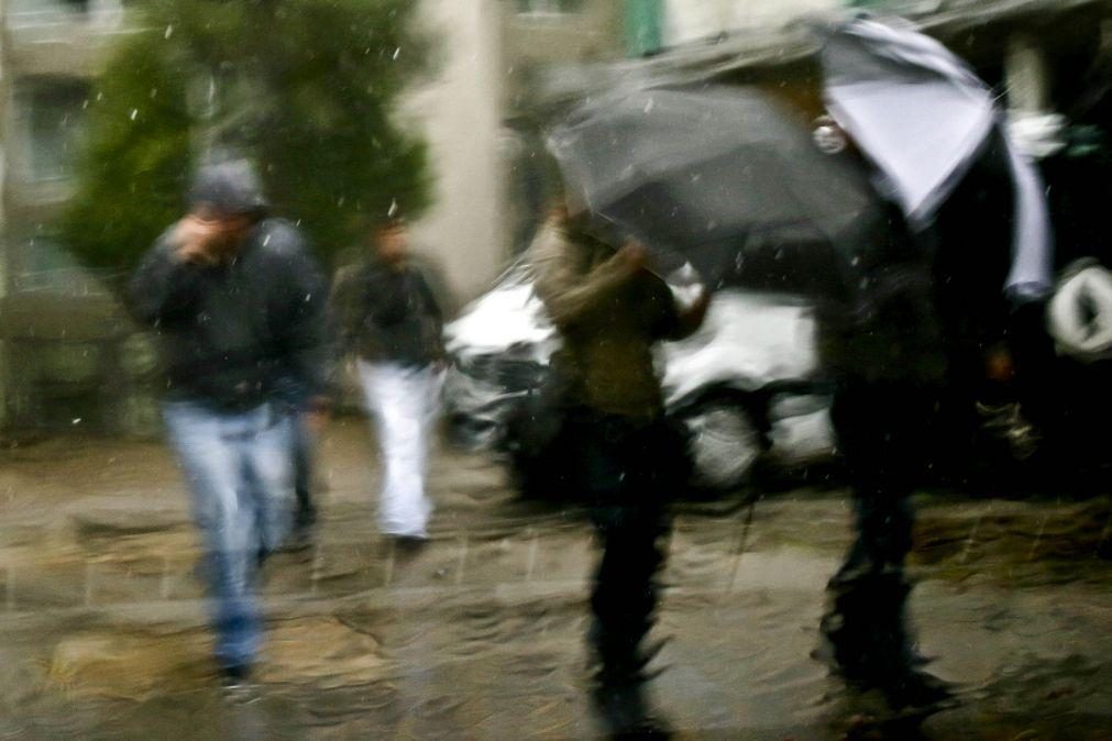 Mau tempo: Viana, Braga, Porto e Vila Real em aviso laranja entre as 06:00 e 12:00 de domingo