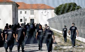 Guardas prisionais preocupados com segurança nas prisões por falta de efetivos