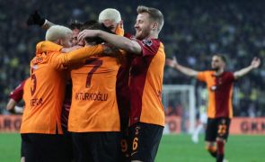 Sérgio Oliveira abre caminho ao triunfo do Galatasaray sobre o Fenerbahçe