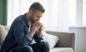 O sintoma insuportável que doentes com cancro revelam ter