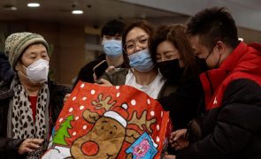 Mais de 250 mil entraram na China no primeiro dia de reabertura das fronteiras