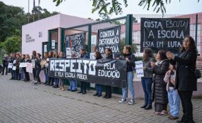 Professores e auxiliares em protesto e escolas fechadas por todo o país