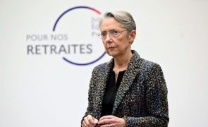 Greves e protestos marcados após Governo francês anunciar aumento da idade de reforma