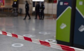 Seis pessoas esfaqueadas em estação de comboios de Paris, atacante alvejado