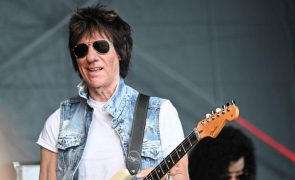 Morreu o guitarrista britânico Jeff Beck aos 78 anos