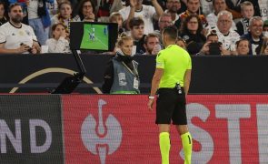 UEFA introduz videoárbitro na fase a eliminar da Liga Conferência Europa