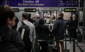 Sindicato da PSP diz que reestruturação do SEF põe em causa segurança no aeroporto de Lisboa