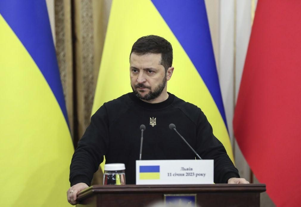 Zelensky discute fornecimento de armas com Forças Armadas