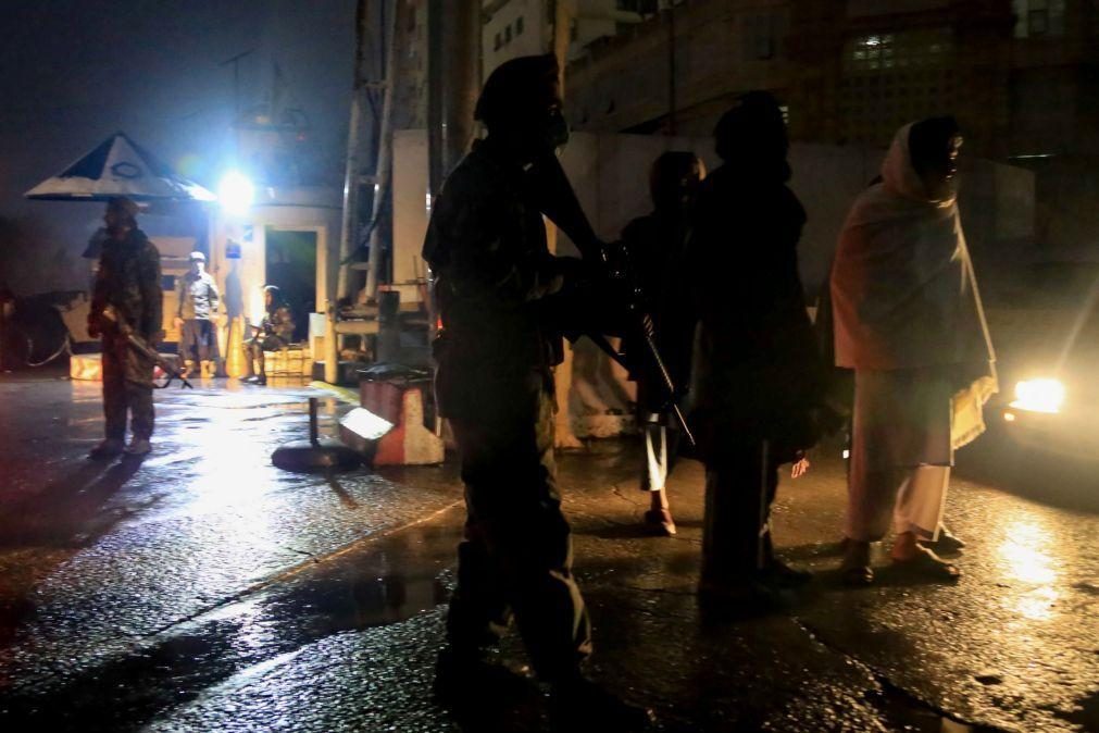 Número de mortos no atentado do Estado Islâmico em Cabul aumenta para 10