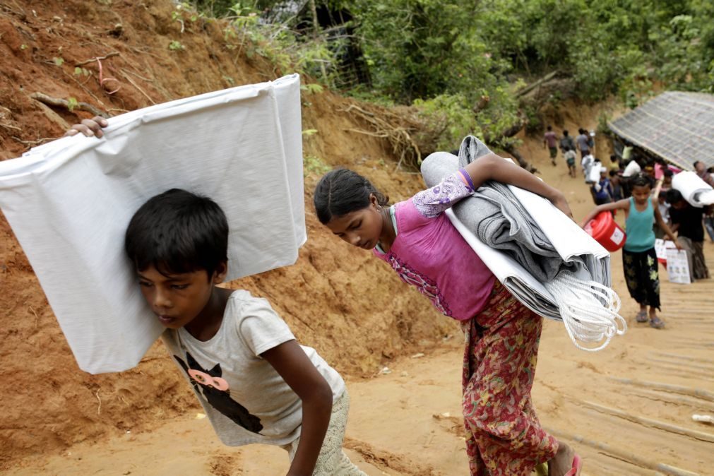Exército birmanês matou e violou centenas de rohingyas