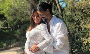 Carla Baía completamente nua horas antes de dar à luz