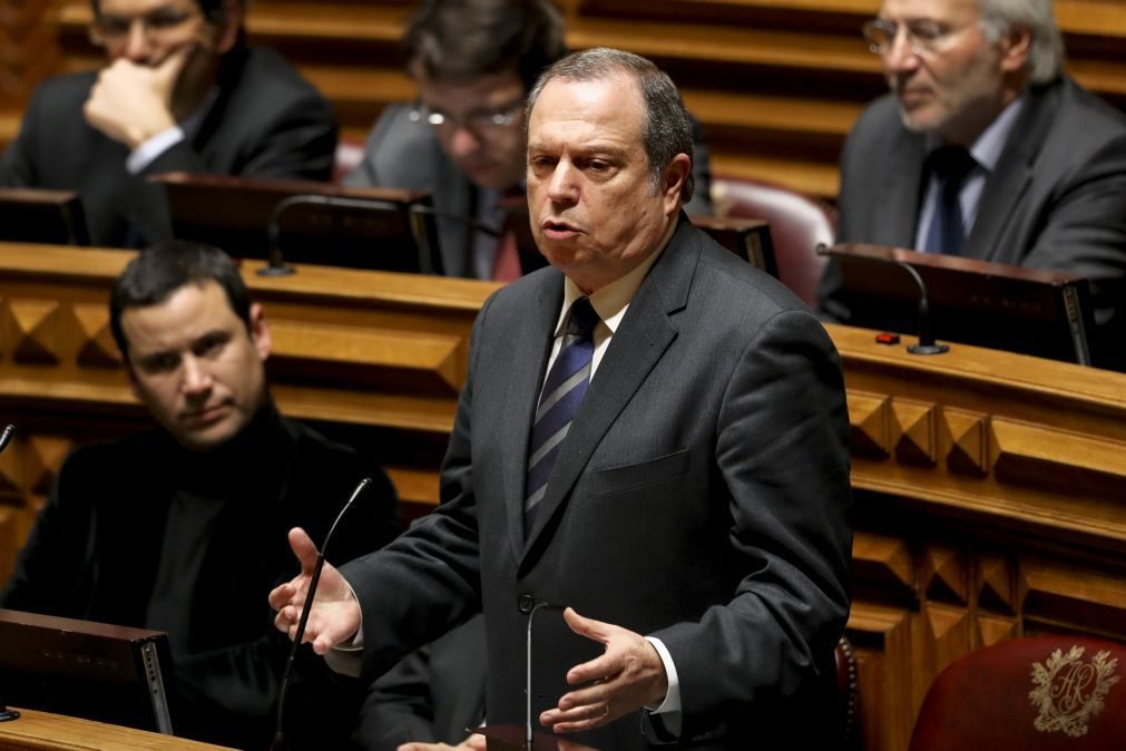 Carlos César anuncia recandidatura à liderança parlamentar do PS