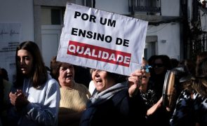 Professores marcham em Lisboa pela escola pública e contra alterações aos concursos