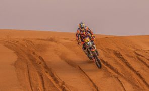 Dakar2023: Price aguenta liderança nas motas e Loeb faz história nos carros