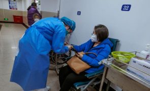 China anuncia 60.000 mortes por Covid-19 desde levantamento das restrições