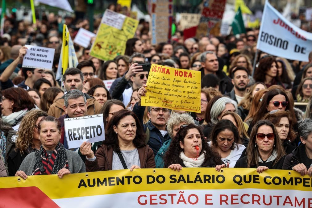 Milhares de professores manifestam-se em Lisboa