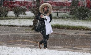 Queda de neve motiva avisos amarelos no Norte e Centro
