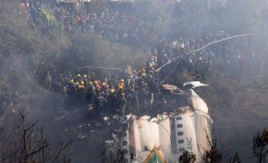 Nepal revê para 66 número de mortos em acidente aéreo