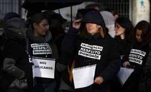 Professores em Loures em greve por uma profissão 