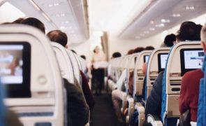 Viajar de avião tem impacto no nosso corpo