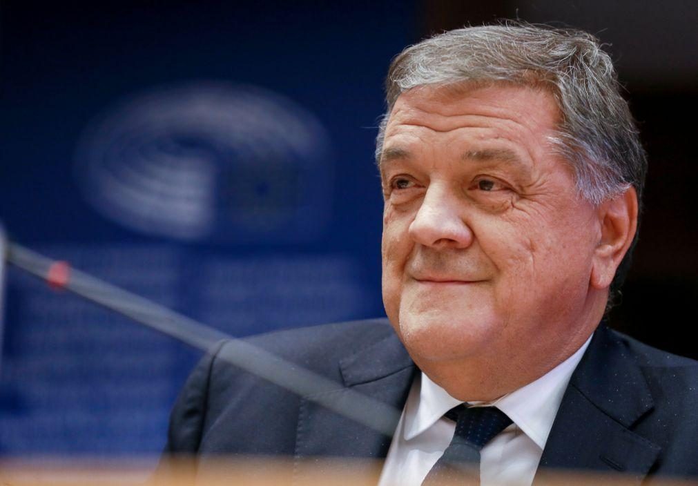 Ex-eurodeputado Panzeri vai permanecer detido por suspeita de corrupção
