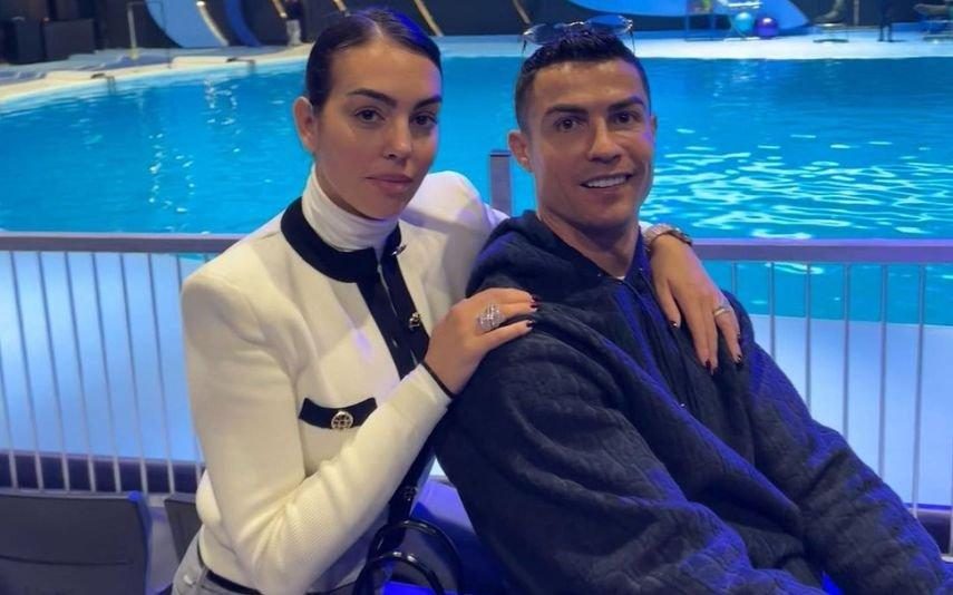 Georgina Rodriguez Diverte-se com CR7 num parque de diversões... com look pouco apropriado